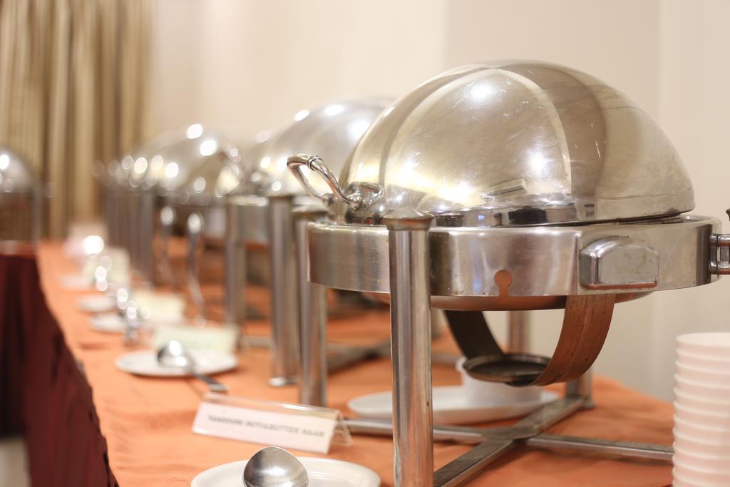 Hotel Silver Inn Mumbai Bagian luar foto