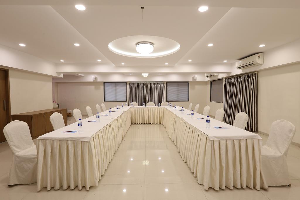 Hotel Silver Inn Mumbai Bagian luar foto