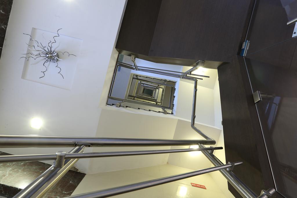 Hotel Silver Inn Mumbai Bagian luar foto