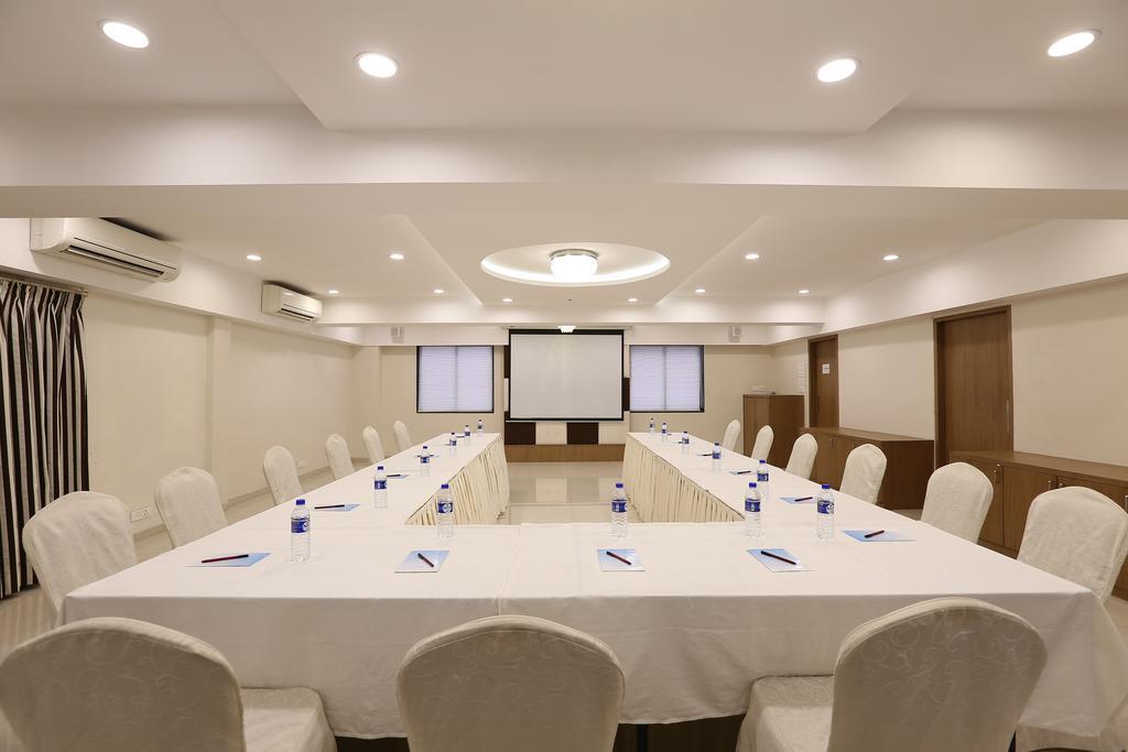 Hotel Silver Inn Mumbai Bagian luar foto