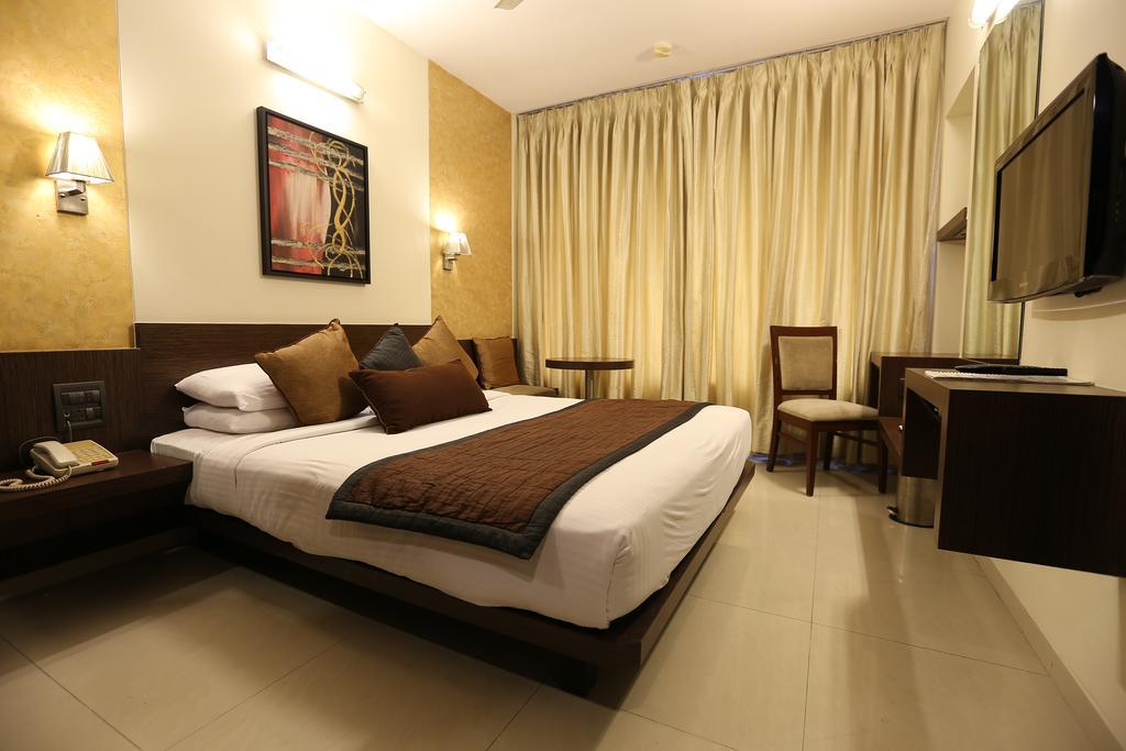 Hotel Silver Inn Mumbai Bagian luar foto