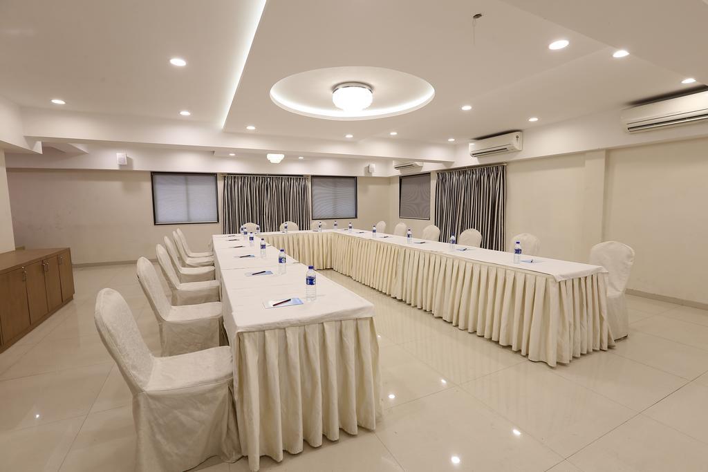 Hotel Silver Inn Mumbai Bagian luar foto