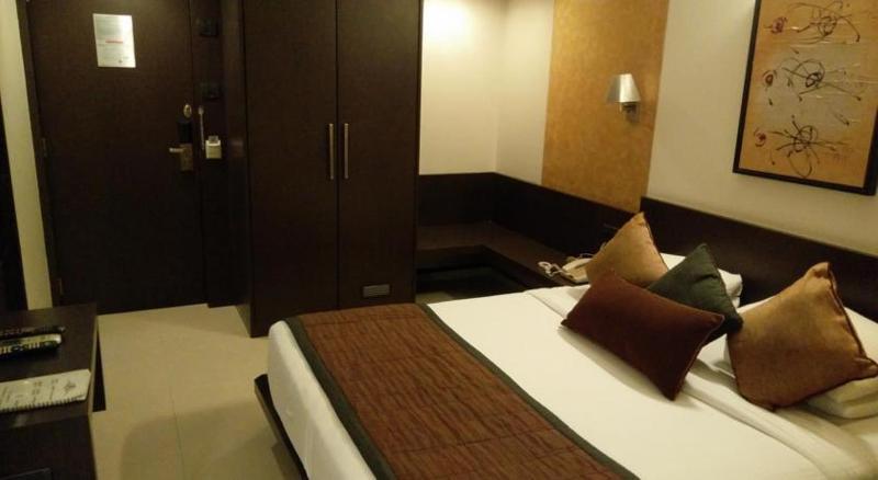 Hotel Silver Inn Mumbai Bagian luar foto