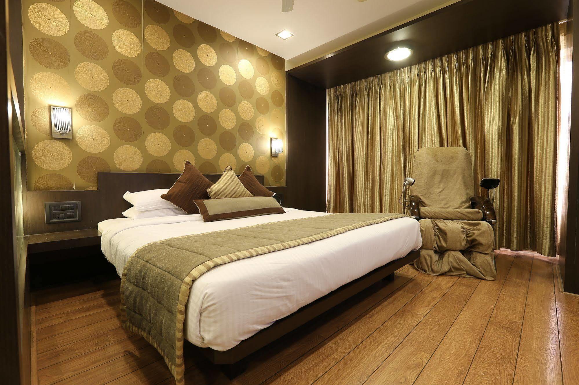 Hotel Silver Inn Mumbai Bagian luar foto