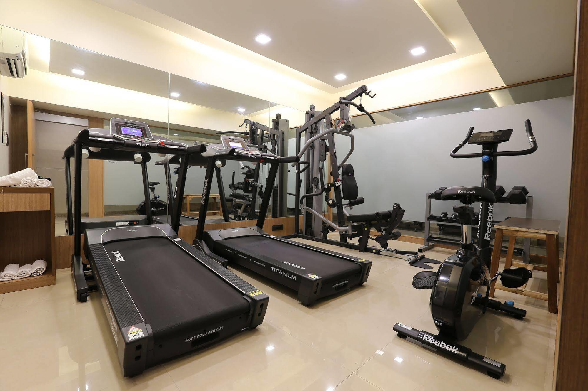 Hotel Silver Inn Mumbai Bagian luar foto