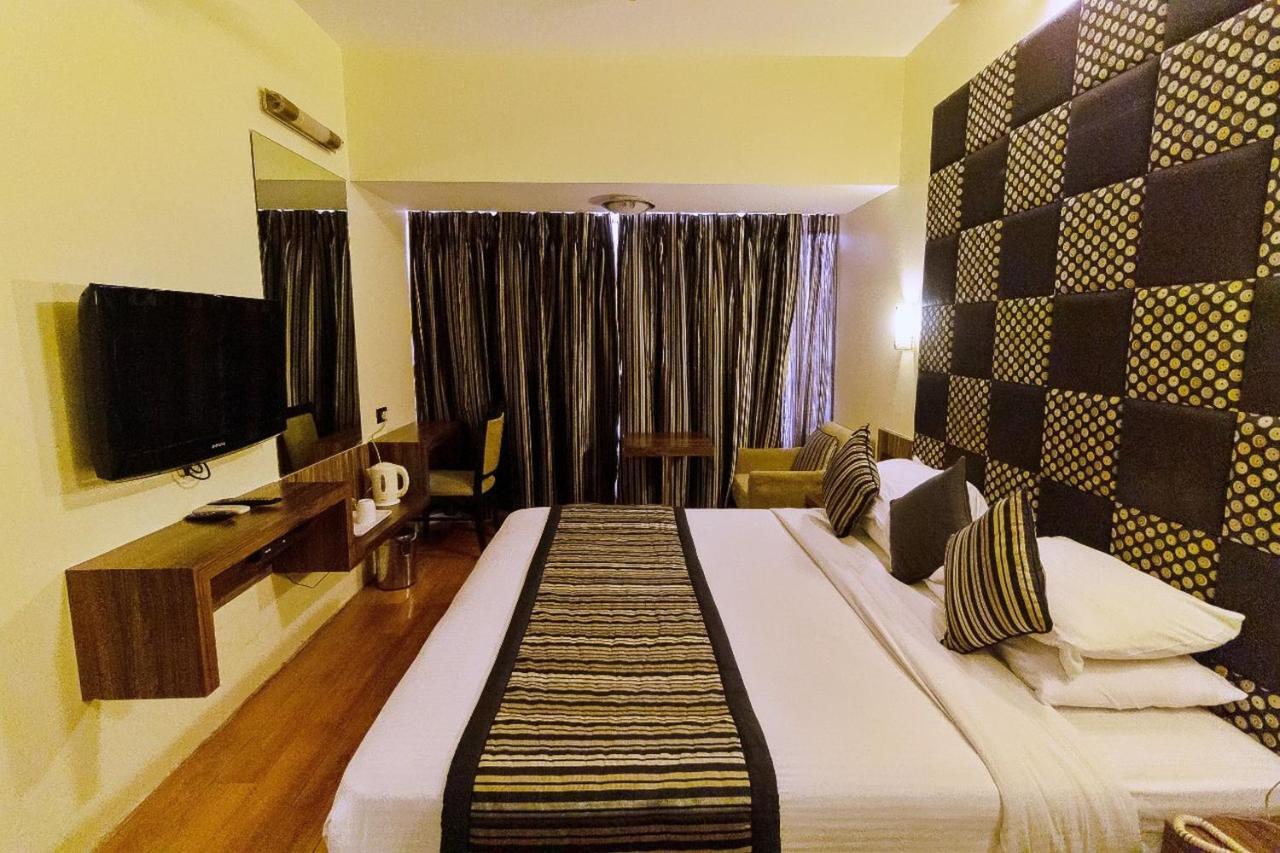 Hotel Silver Inn Mumbai Bagian luar foto